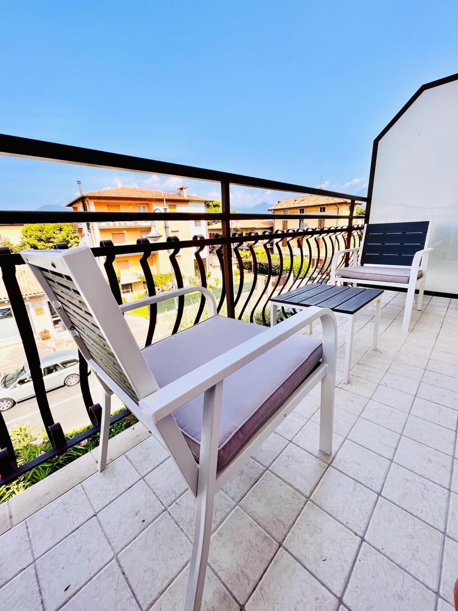 Berengario Suites Торри-дель-Бенако Экстерьер фото